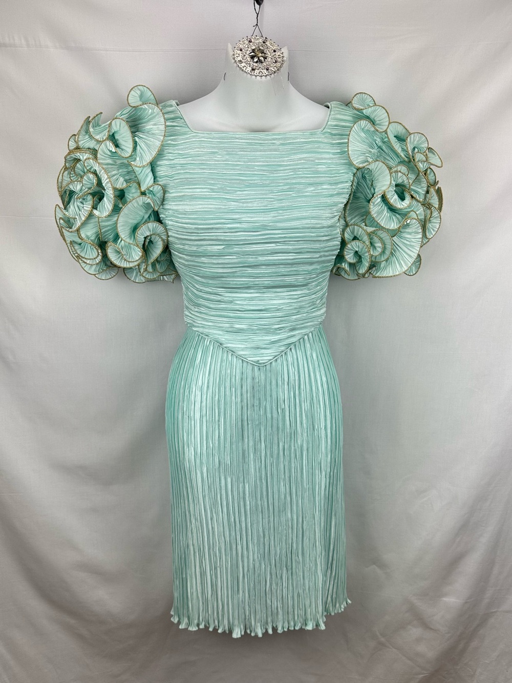 Vintage Sculpted Puff-Sleeve Midi Dress in Mint